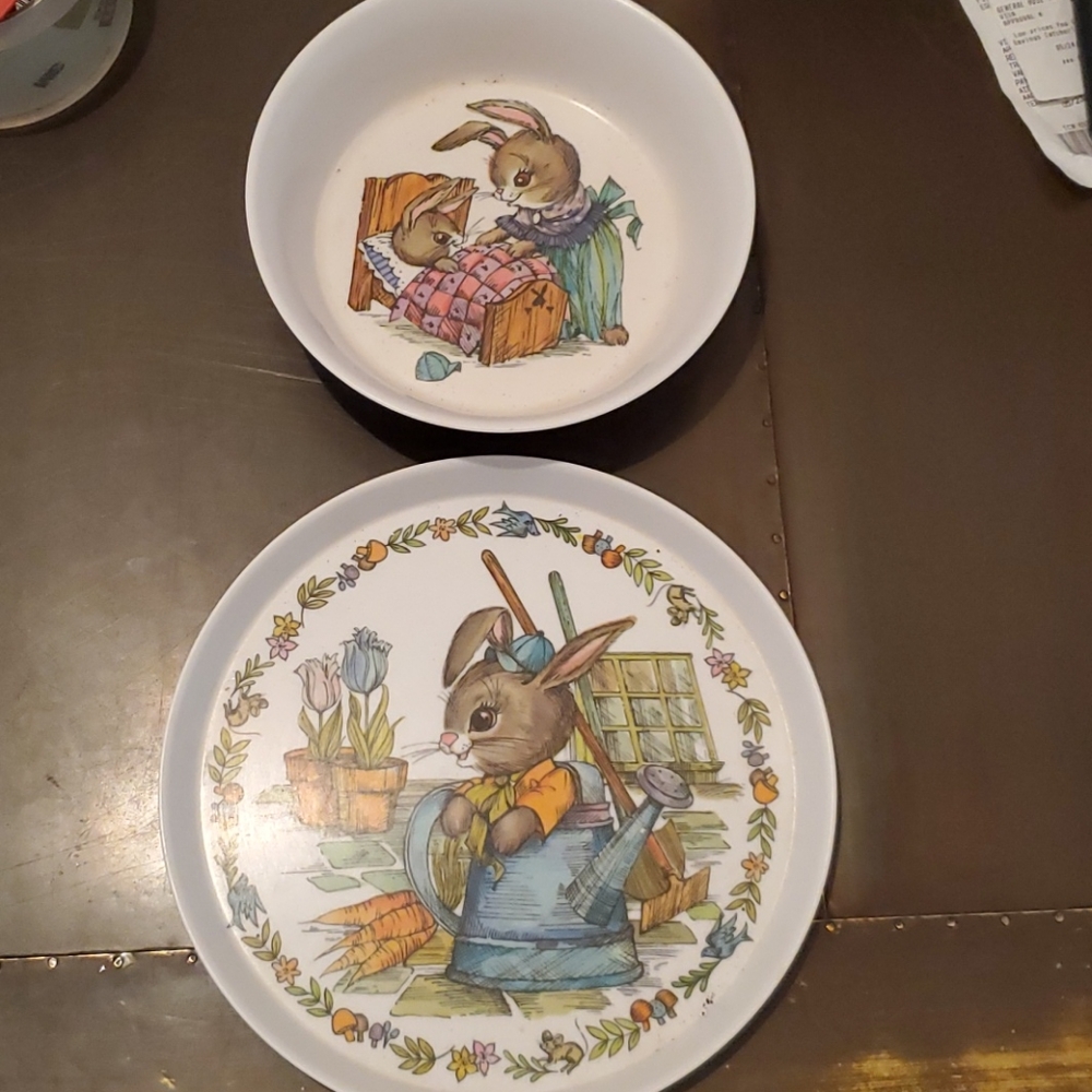 VINTAGE Oneida brand child's rabbit plate and bowl - VINTAGE